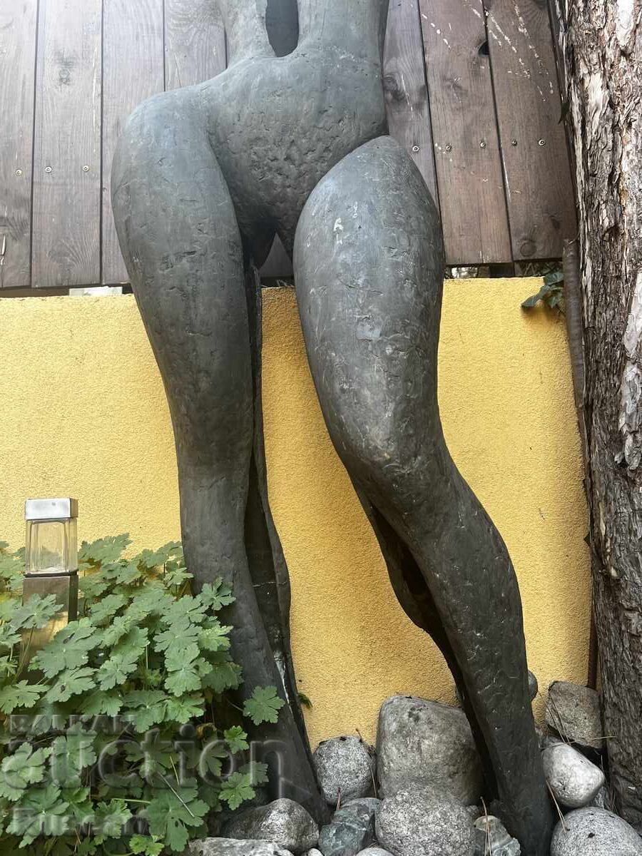 Livrarea Sculptură mare din bronz Torso feminin de Georgi Radulov Livrarea Sculptură mare din bronz Torso feminin de Georgi Radulov