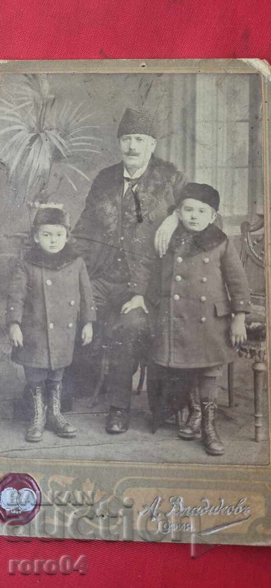 А. ВЛАДИКОВ - СТАРА ФОТОГРАФИЯ - КАРТОН с цена € 11.99 | 23.45 лв.