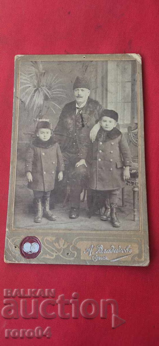 А. ВЛАДИКОВ - СТАРА ФОТОГРАФИЯ - КАРТОН