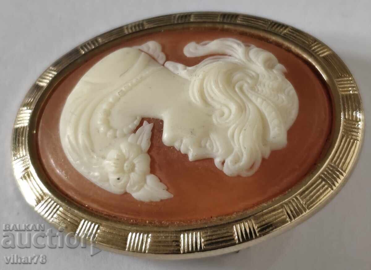 Auction  Old beautiful brooch - cameo