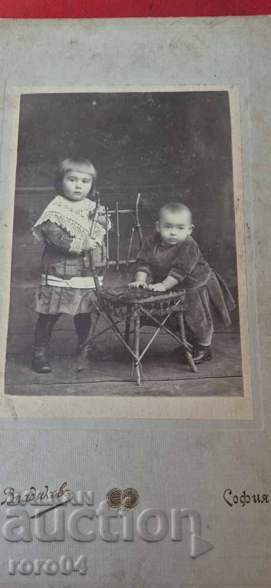 А. ВЛАДИКОВ - СТАРА ФОТОГРАФИЯ - КАРТОН с цена € 13.99 | 27.36 лв.