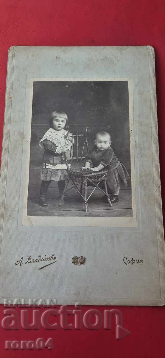А. ВЛАДИКОВ - СТАРА ФОТОГРАФИЯ - КАРТОН