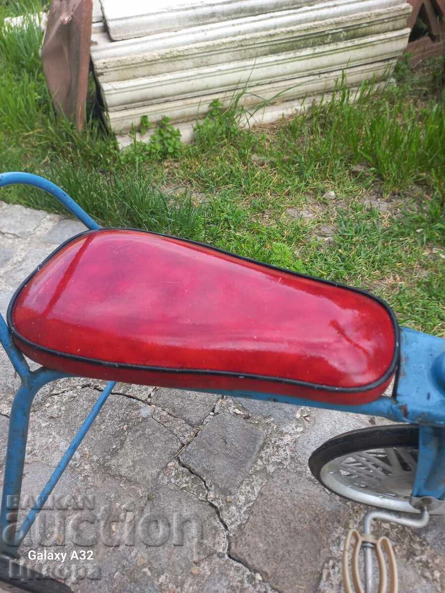 TRICICLETA VECHE PENTRU COPII cu preț € 80.00 | 156.47 BGN