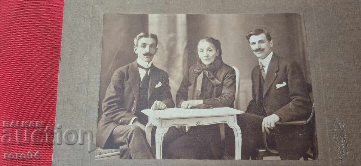 Ив. КАРАСТОЯНОВ - СОФИЯ с цена € 19.99 | 39.10 лв.