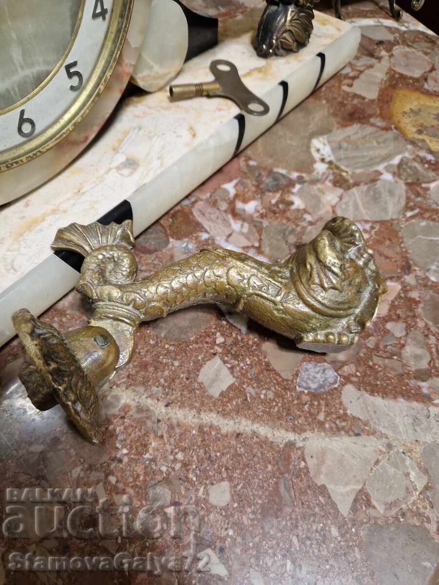 Delivery of Rare find antique bronze door knocker