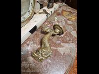 Рядка находка антикварно бронзово чукало за врата