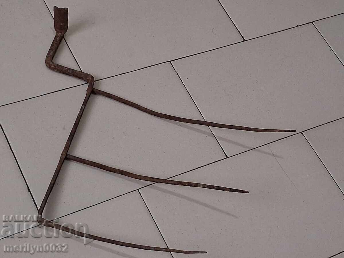 Căsuță veche, unealtă din fier forjat cu preț € 24.41 | 47.74 BGN