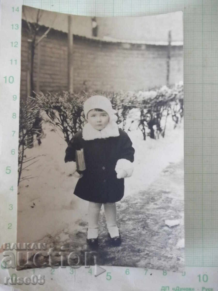 Παλιά φωτογραφία παιδιού τον χειμώνα