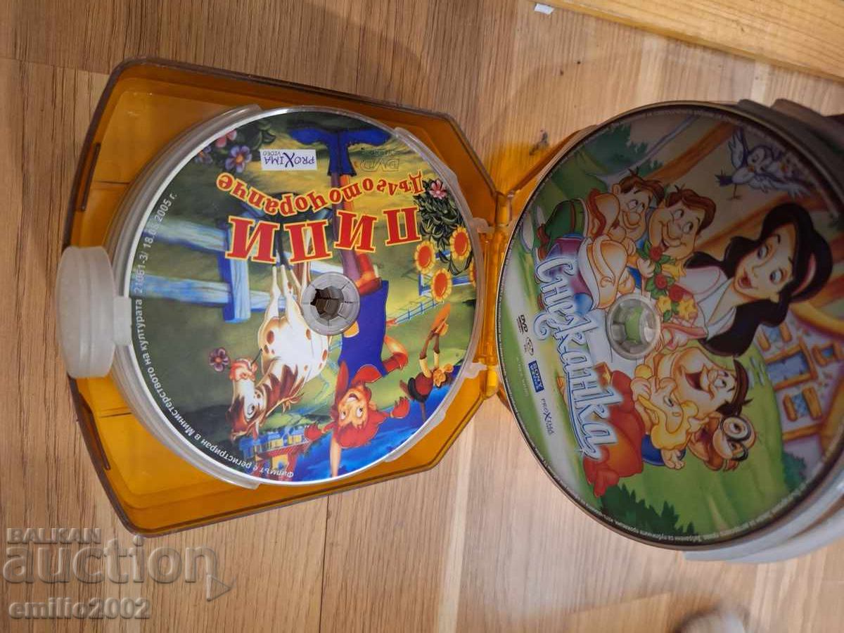 Licitație Desene animate pe DVD într-un folder 12 buc.