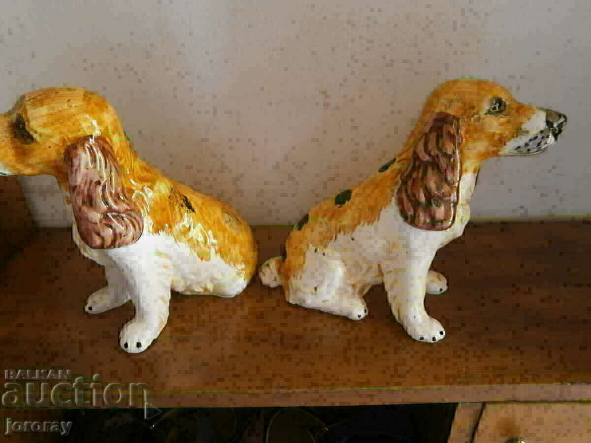 O pereche de figurine din porțelan cu preț € 14.00 | 27.38 BGN