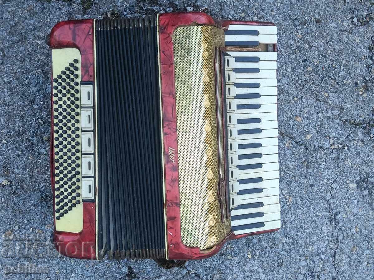 Акордеон Weltmeister 120 баса за части .ремонт