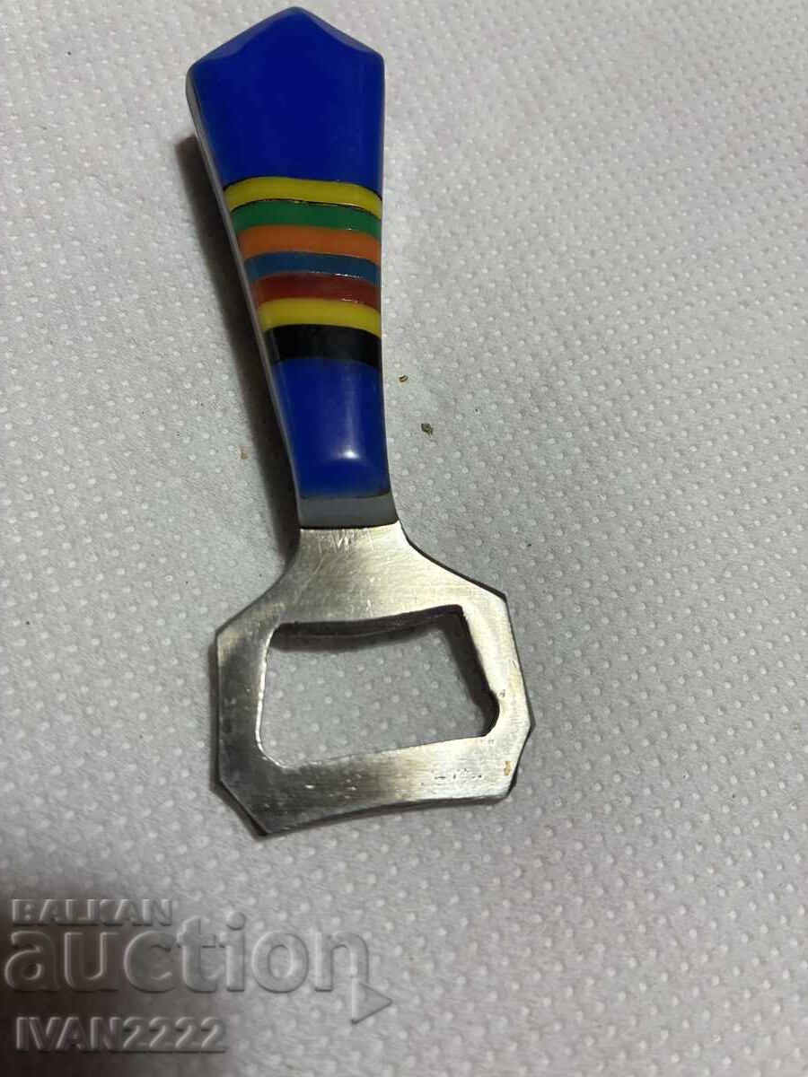 Πωλείται ανοιχτήρι από την εποχή του σοσιαλισμού με τιμή € 20.00 | 39.12 BGN