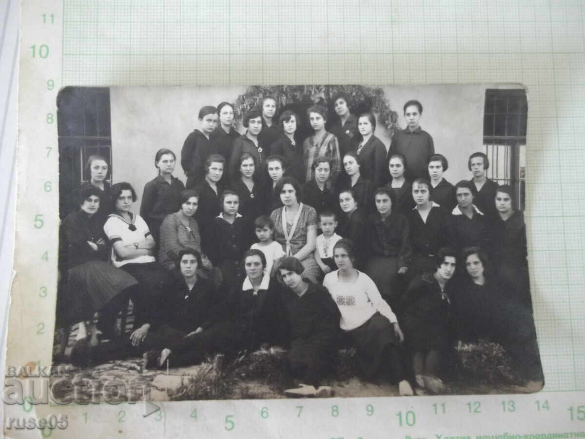 Stara snimka na uchenichki s uchitelka ot Gorna Oryakhovitsa