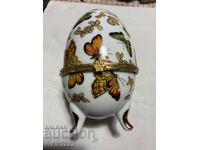 Πωλείται παλιό πορσελάνινο αυγό