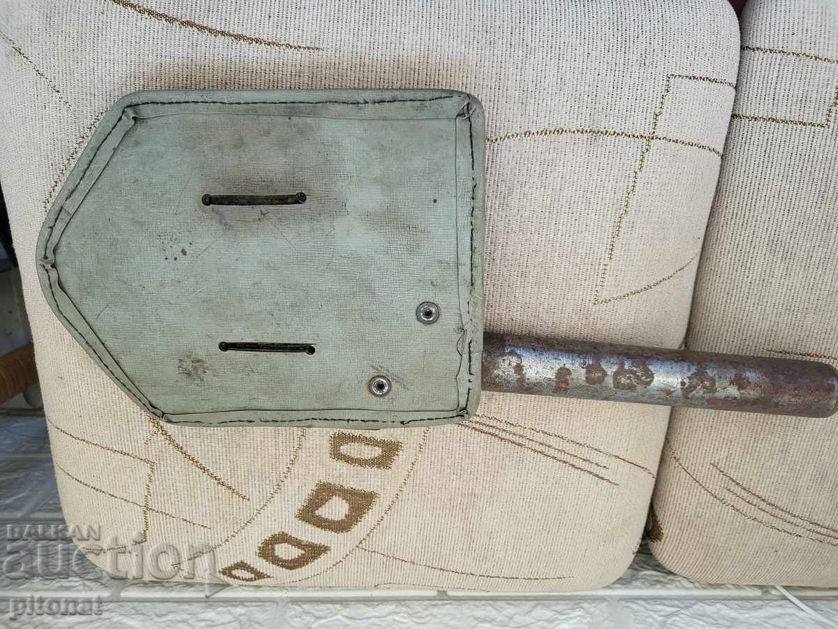 Livrarea Unealtă multifuncțională militară/turistică din perioada socialistă