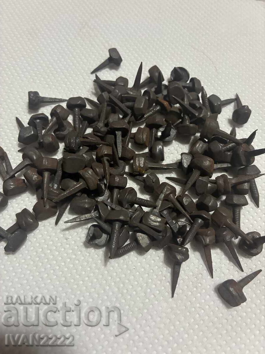 Πωλούνται παλιά καρφιά για παπούτσια με τιμή € 5.00 | 9.78 BGN