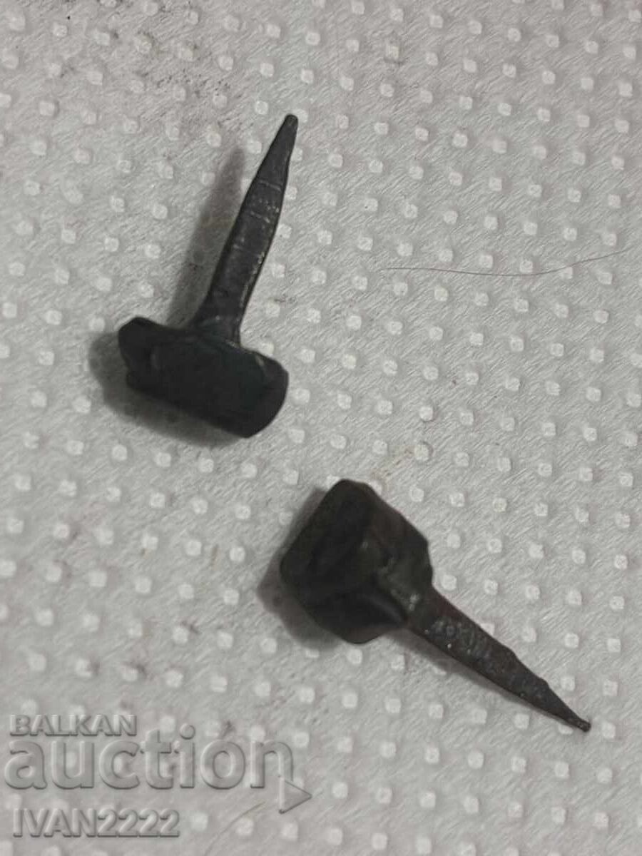 Δημοπρασία Πωλούνται παλιά καρφιά για παπούτσια