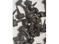 Πωλούνται παλιά καρφιά για παπούτσια