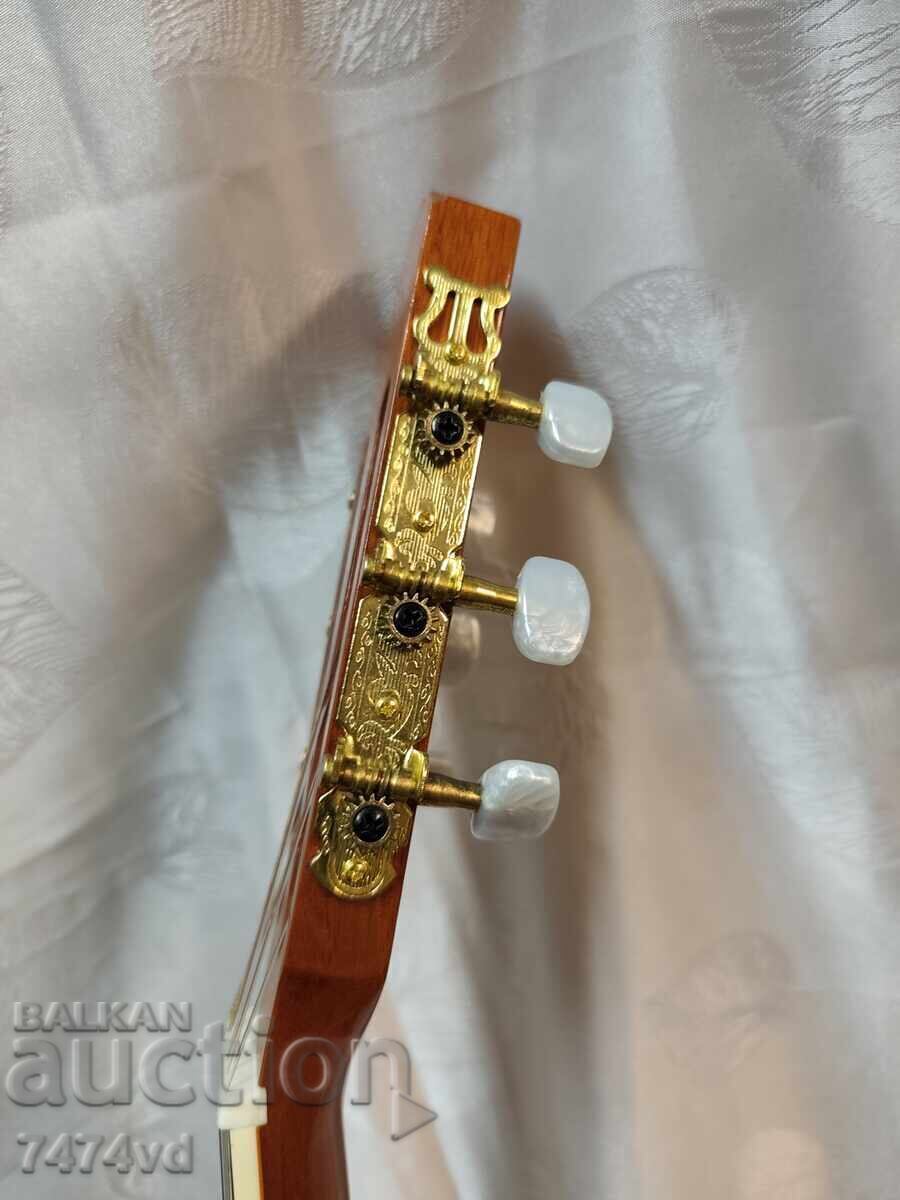 Almeria CG-390 Classical Guitar. EXCELLENT CONDITION - 5