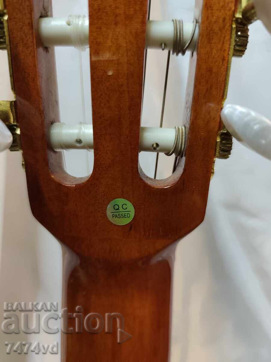 Almeria CG-390 Classical Guitar. EXCELLENT CONDITION - 7