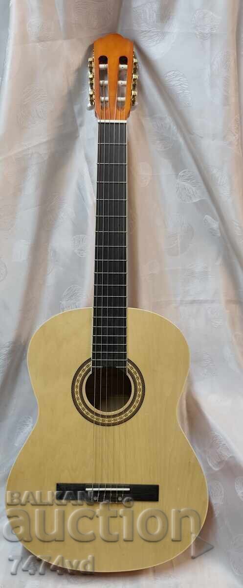 Almeria CG-390 Classical Guitar. EXCELLENT CONDITION