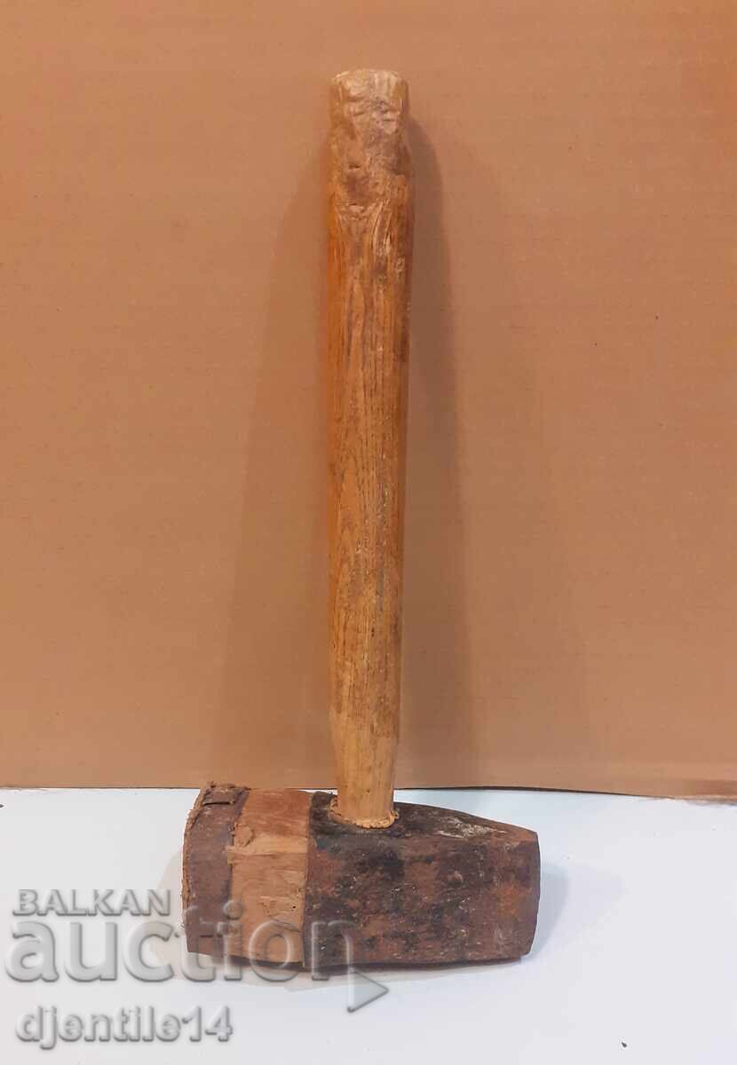 Δημοπρασία Σφυρί για τοποθέτηση στεφανιών