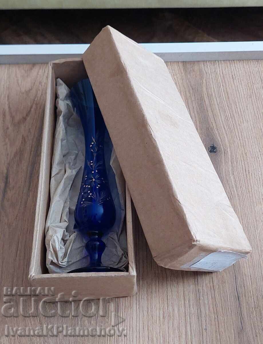 Licitație Vază vintage din sticlă albastră cu cutia originală
