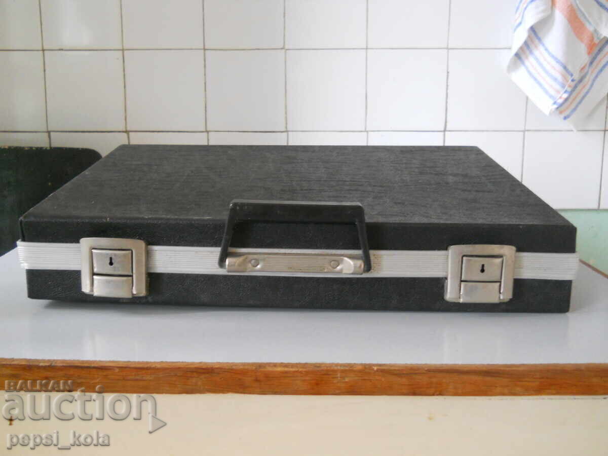 Auction  Old diplomatic briefcase