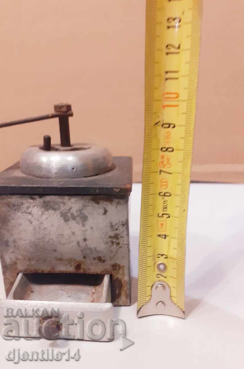 Δημοπρασία Starinen melnichka za cheren piper