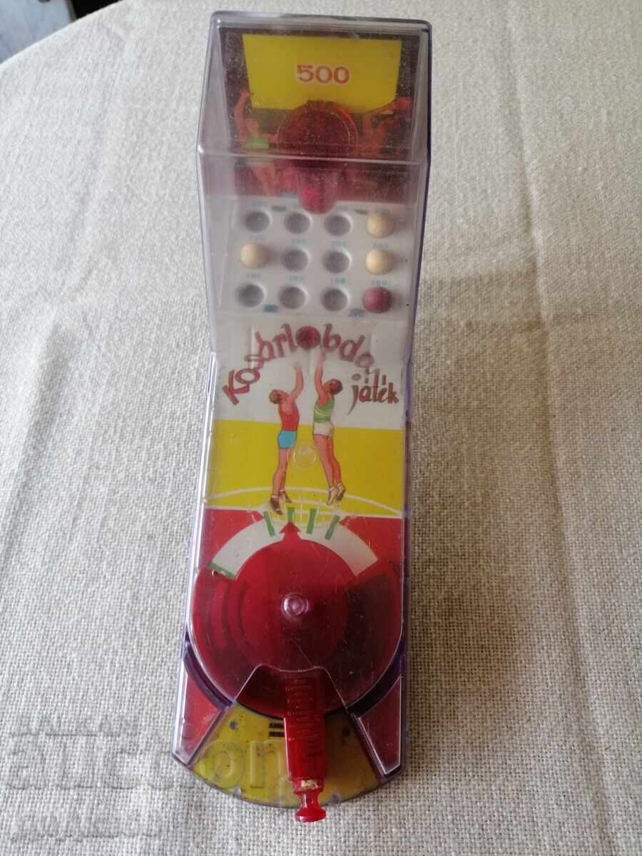 Joc de societate retro "Baschet" anii '60 - '70 cu preț € 2.00 | 3.91 BGN