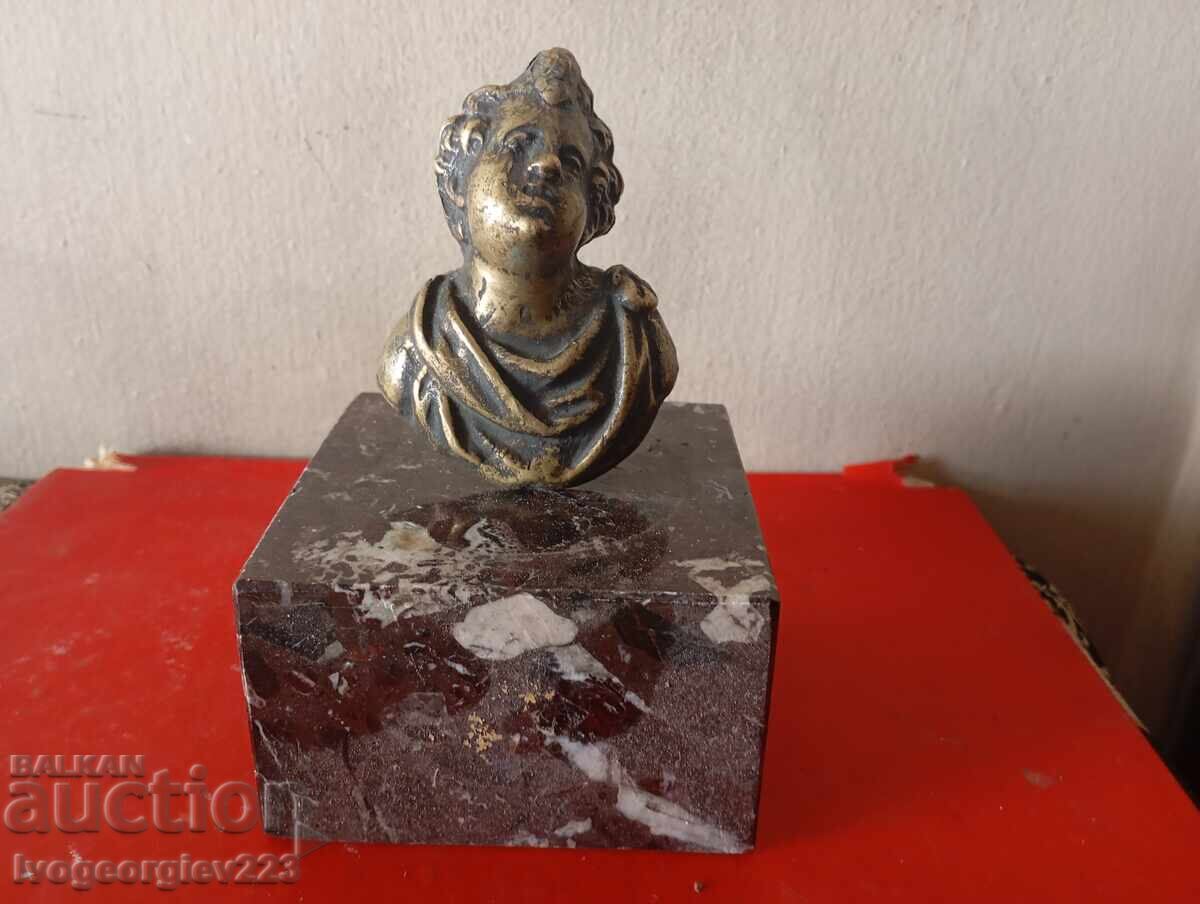 Стар бронзов бюст на херовим