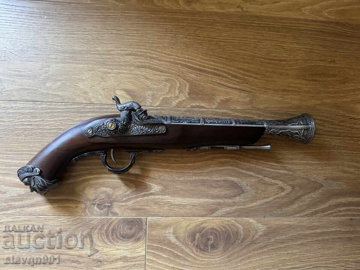Pistol decorativ
