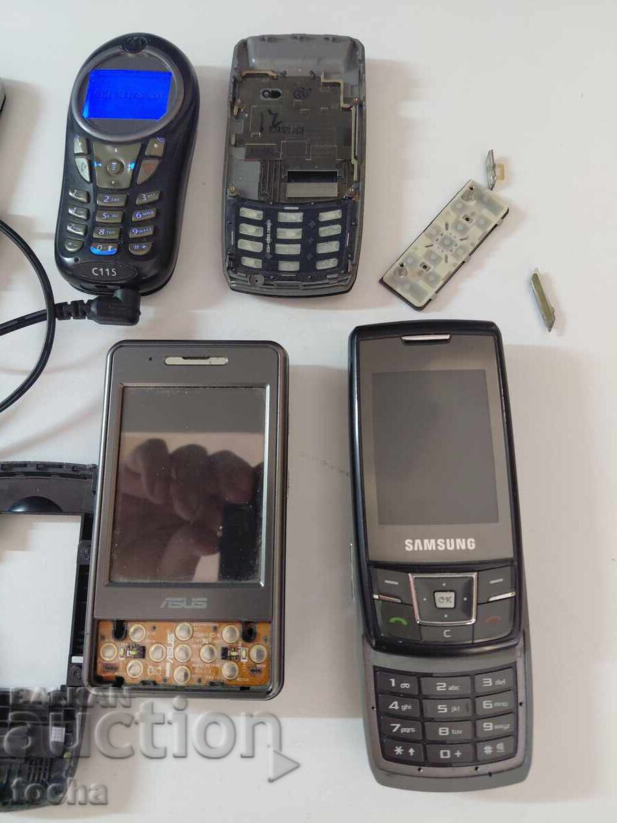 Auction  old button phones, some are working