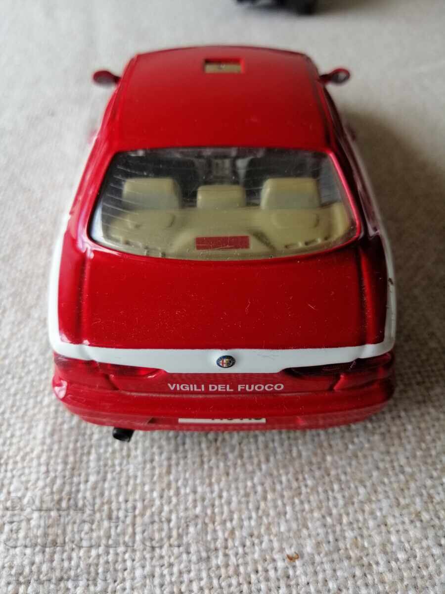 Livrarea Mașinuță metalică "Alfa Romeo 156"