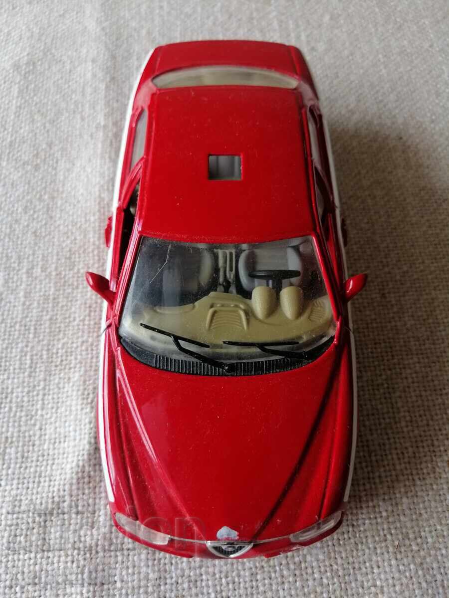 Mașinuță metalică "Alfa Romeo 156"