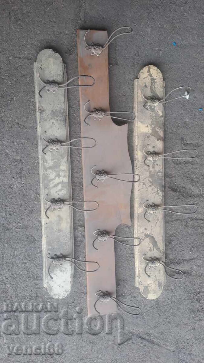 Retro hangers-lot