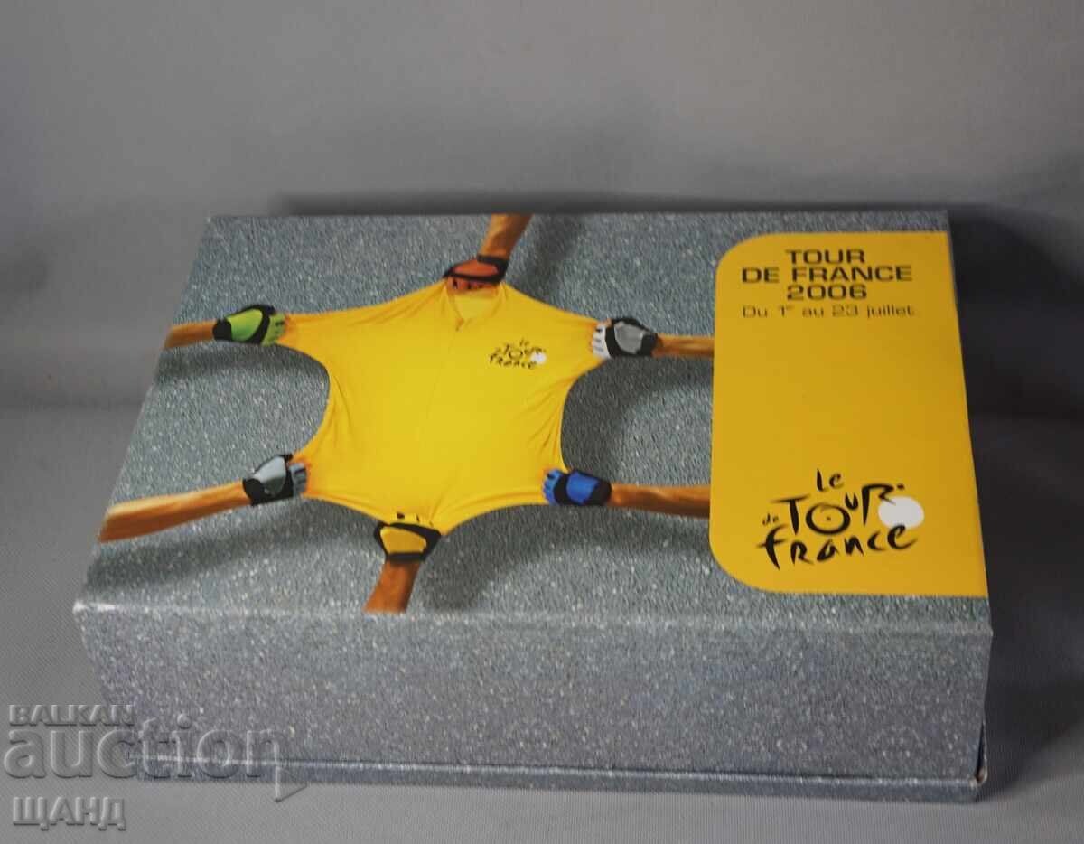 Set de mașinuțe metalice franțuzești din 2006 cu cutie cu preț € 50.74 | 99.24 BGN