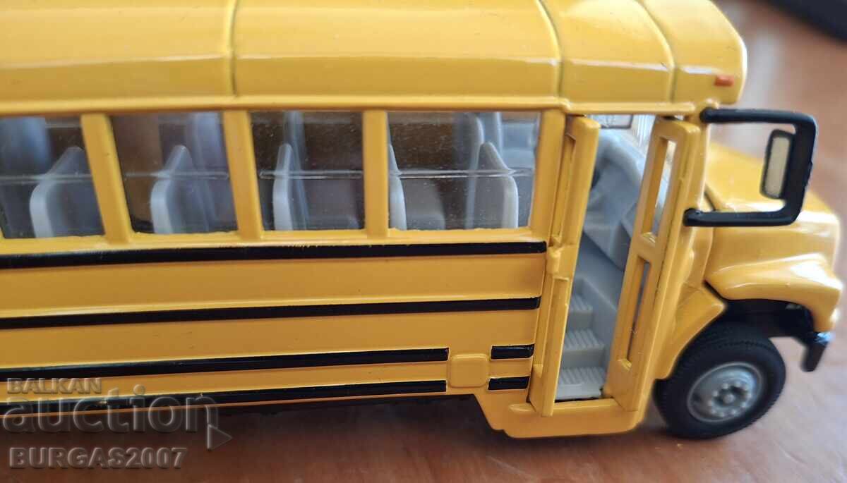 Licitație Autobuz școlar, SIKU, 1:50