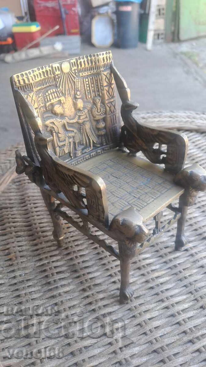 Παράδοση Ορειχάλκινη καρέκλα - μακέτα