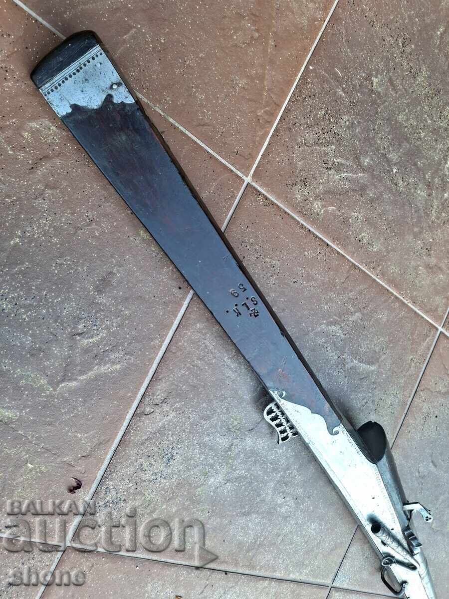 Licitație Pistol, fitil, cremă, țigară, boilie, cuișor