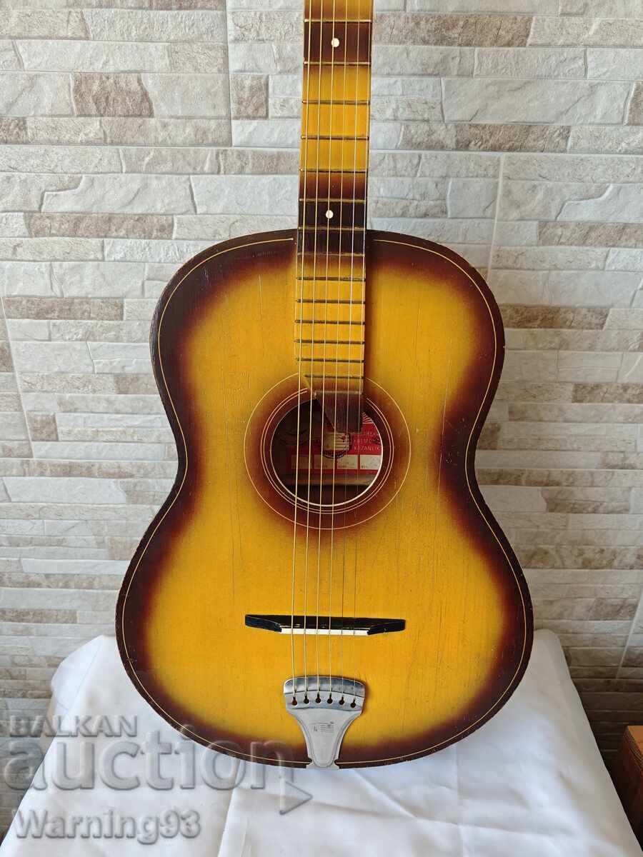 Δημοπρασία Κλασική ακουστική κιθάρα από την εποχή του σοσιαλισμού - CREMONA