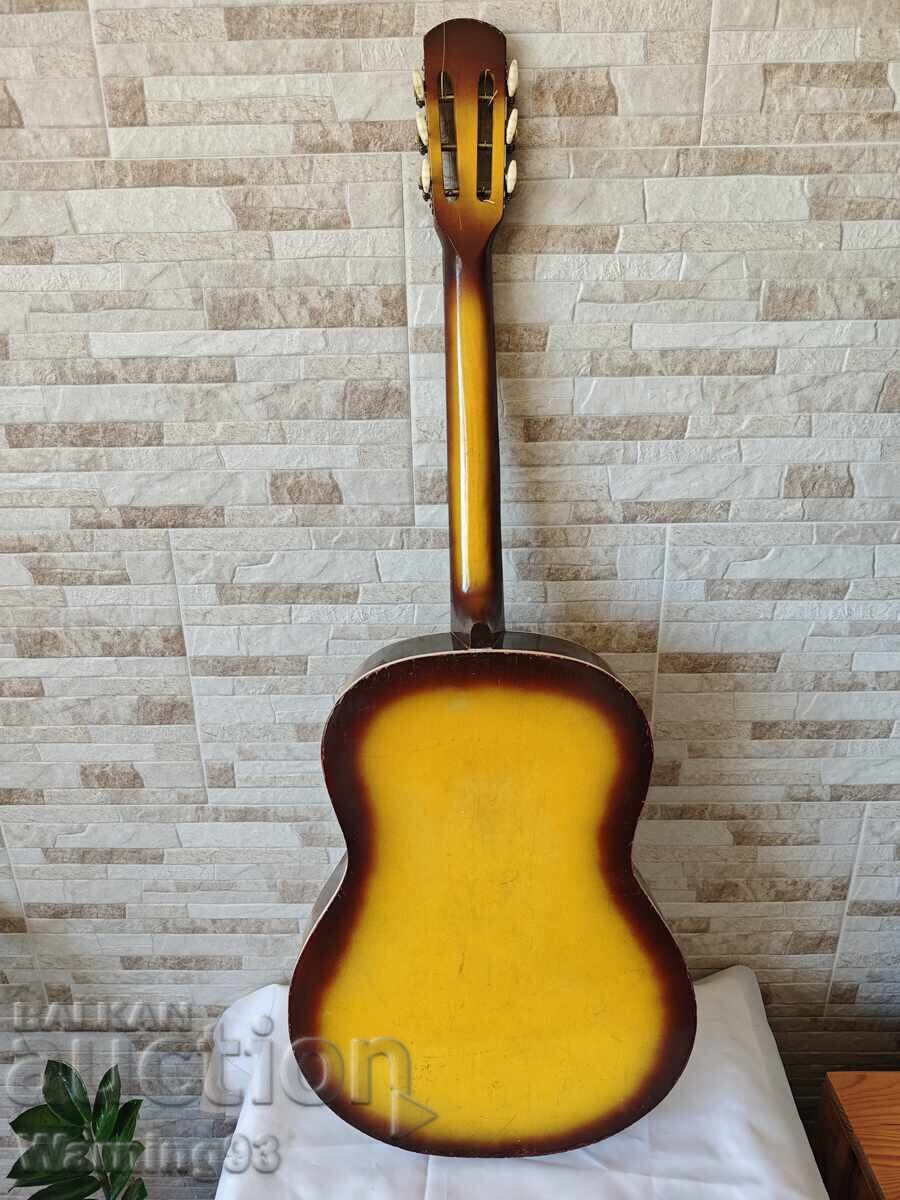 Παράδοση Κλασική ακουστική κιθάρα από την εποχή του σοσιαλισμού - CREMONA