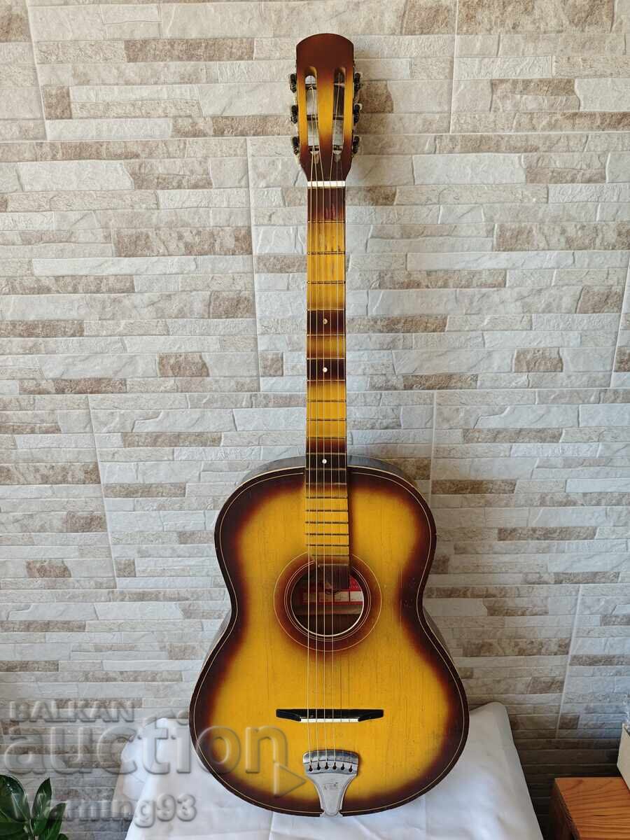 Κλασική ακουστική κιθάρα από την εποχή του σοσιαλισμού - CREMONA