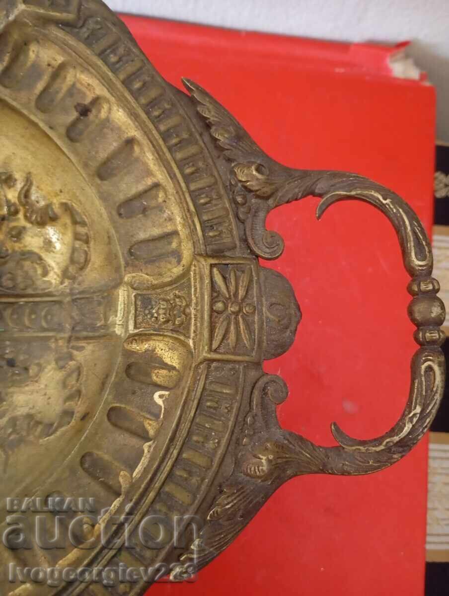 Δημοπρασία ένα μπολ, ένα αρ ντεκό φρουτιέρα