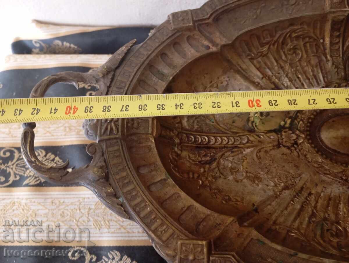 Παράδοση ένα μπολ, ένα αρ ντεκό φρουτιέρα