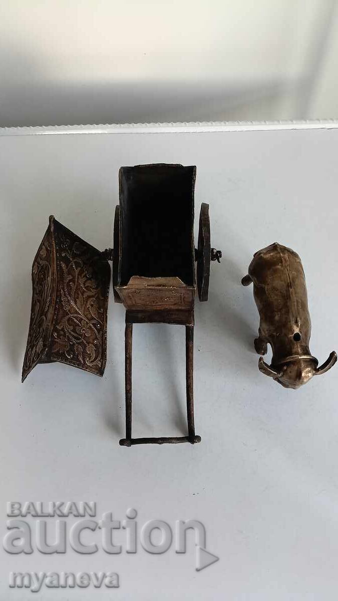 Delivery of Old Asian bronze sculpture in three parts