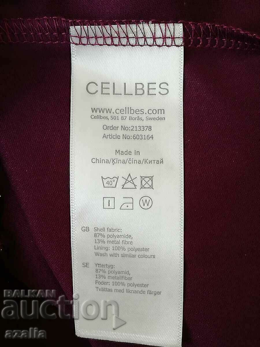 Delivery of Women's formal burgundy dress with lining