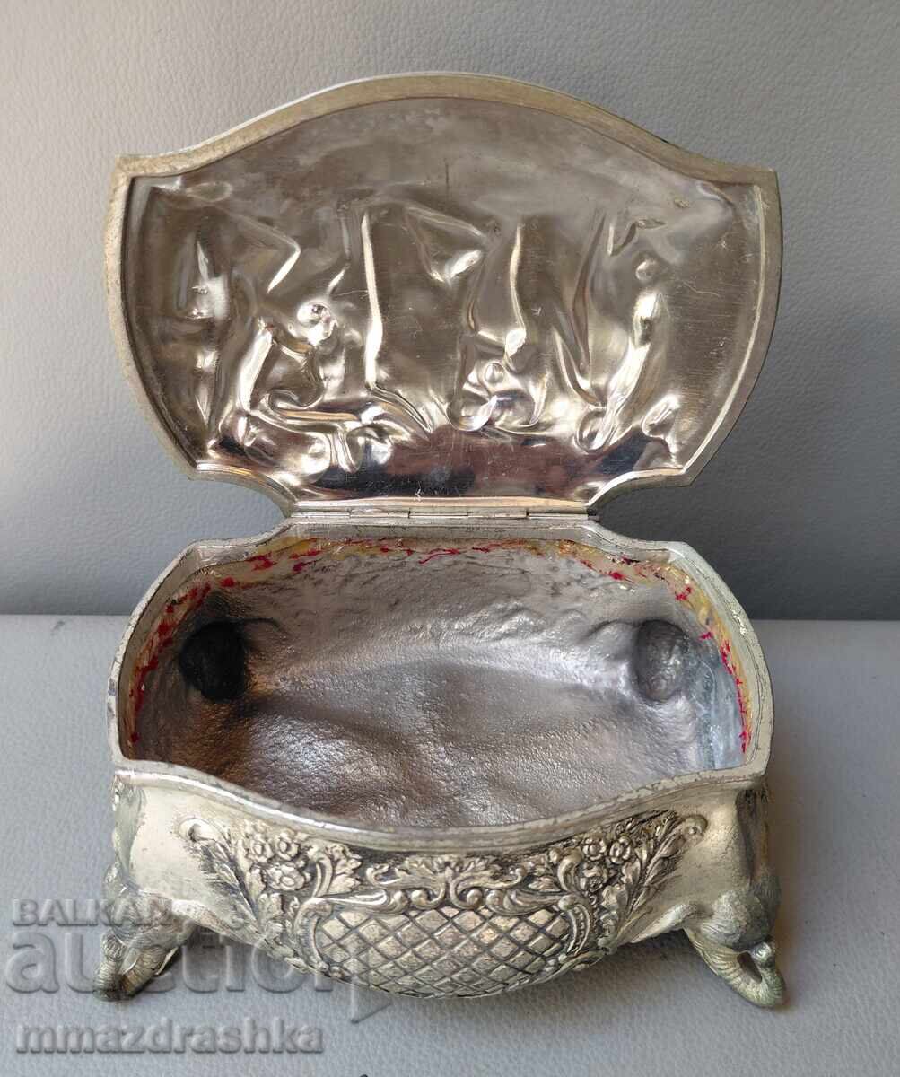 Delivery of Baroque jewelry box