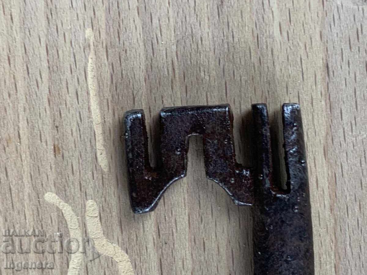 Livrarea CHEIE VECHE FORJATĂ ZĂVOR LACĂT METAL URIAȘ