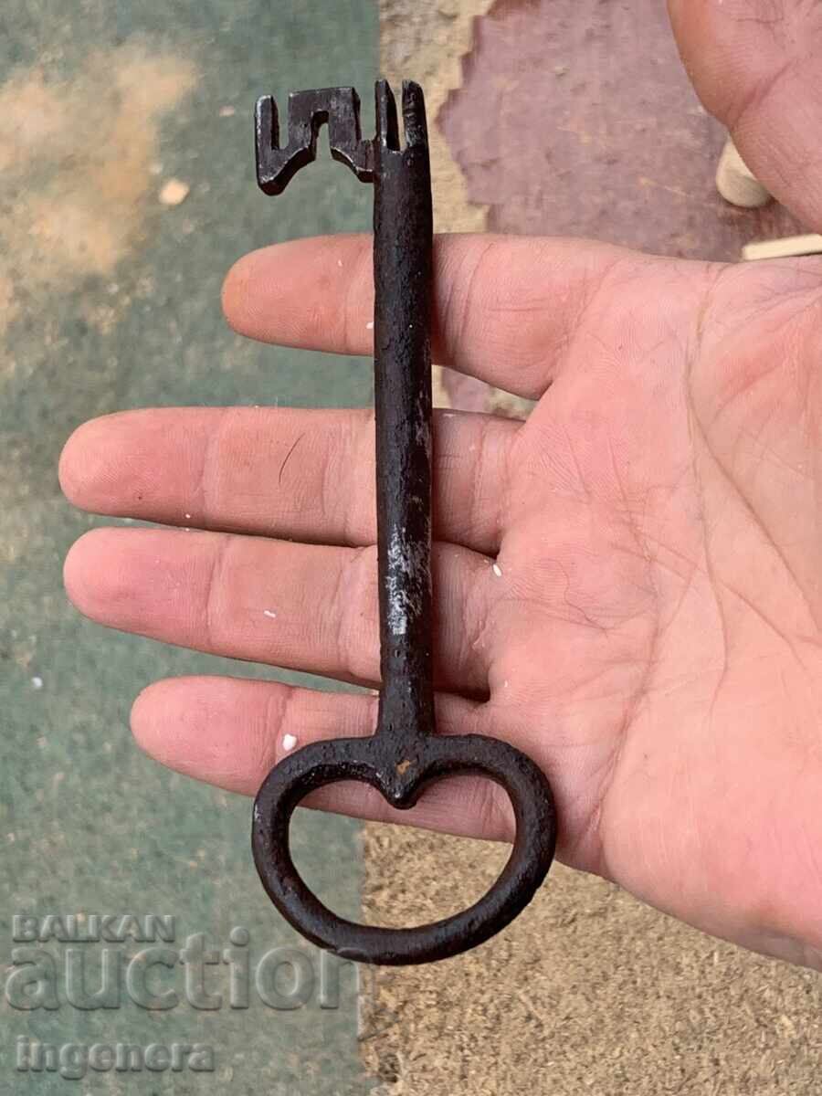 CHEIE VECHE FORJATĂ ZĂVOR LACĂT METAL URIAȘ